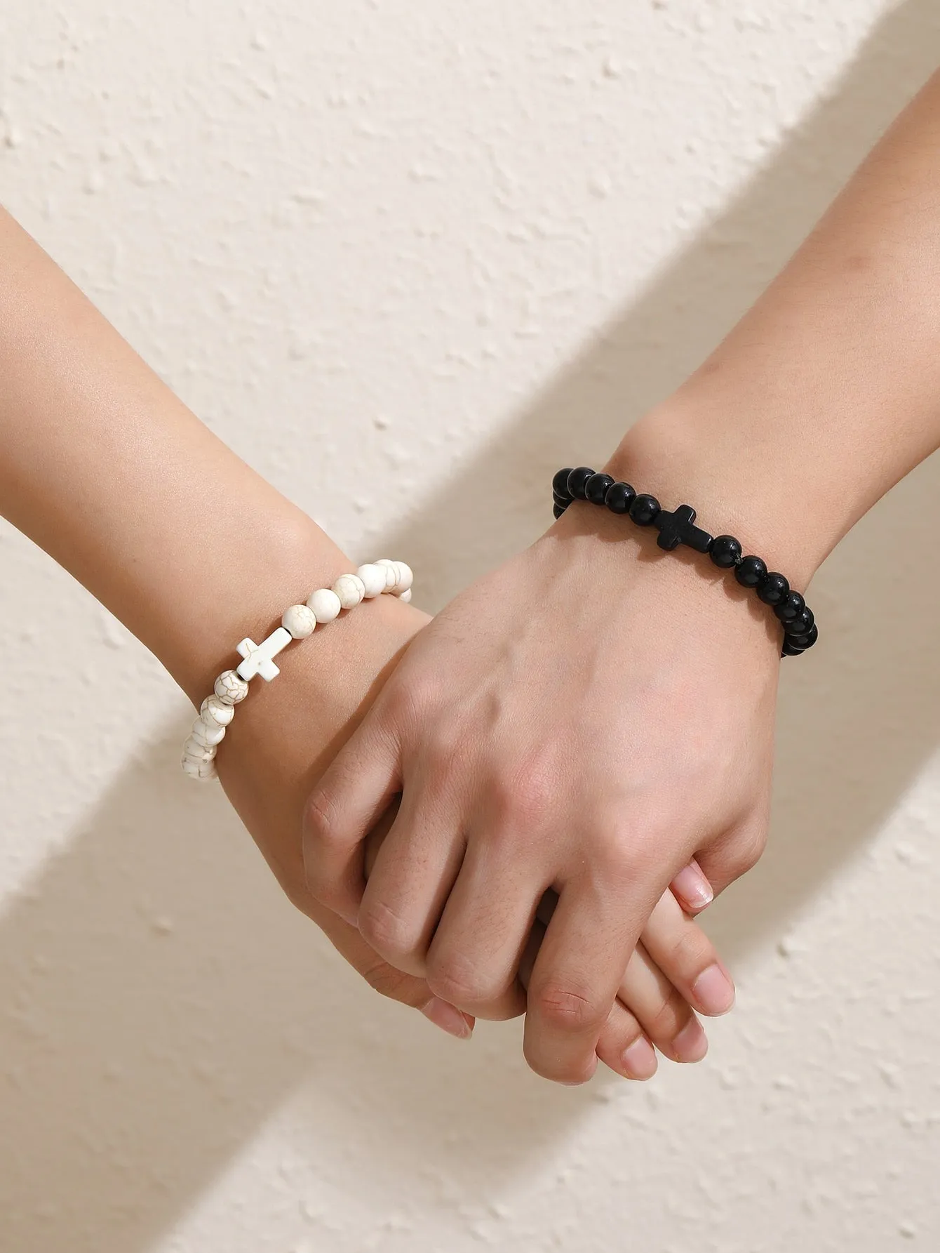 2pcs Black and White Matching Couple Cross Decor Beaded Bracelet Stackable